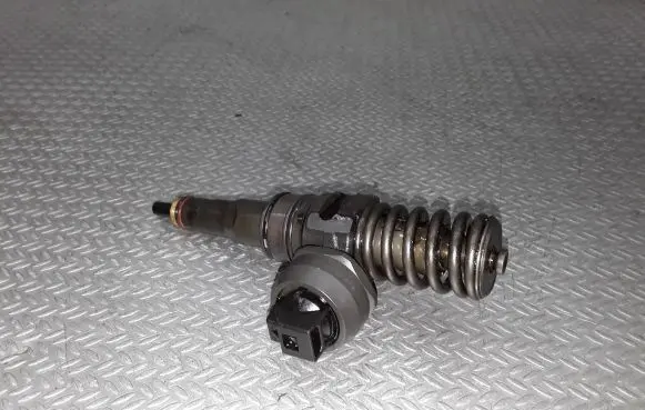 Skoda Octavia Mk2 (1Z) Fuel injector 038130073AG