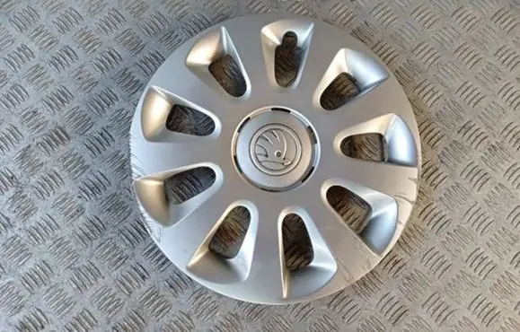 R14 wheel hub/cap/trim