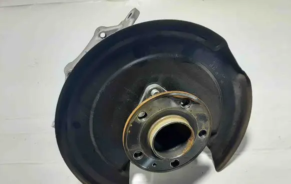 Rear wheel hub