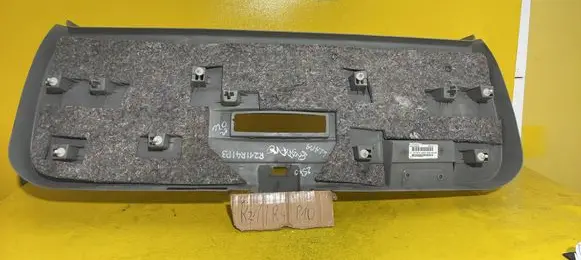 Chrysler 300 - 300C Tailgate trim 0UM74XDBAI