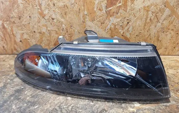 Mitsubishi Carisma Headlight/headlamp MR913888