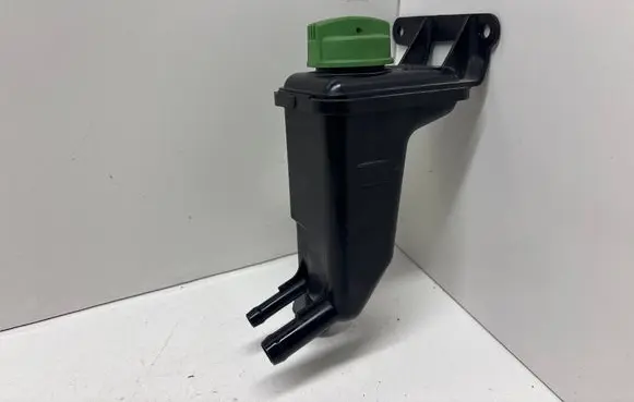 Audi A4 S4 B5 8D Power steering fluid tank/reservoir 8E0422373