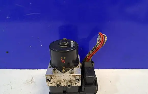 Volvo S40 ABS Pump 30672503 4N512C285EB