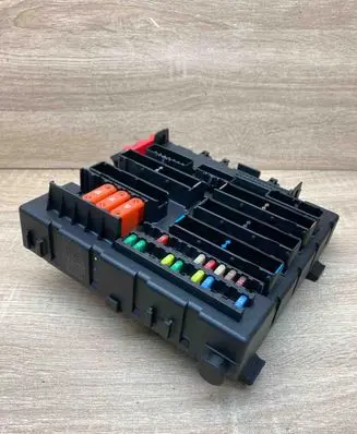 Opel Vectra C Fuse module 13205776 519164008