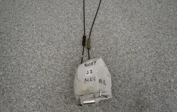 Suzuki Swift I Rear door lock