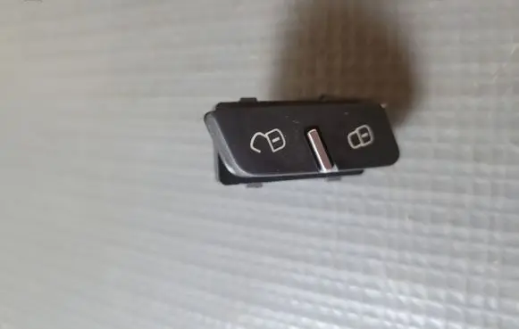 Volkswagen Touareg II Central locking switch button 7P6962125A