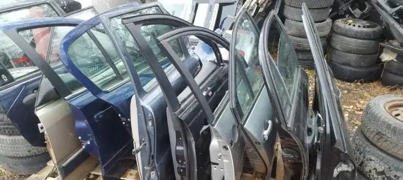 Ford Focus Front door JUODOS