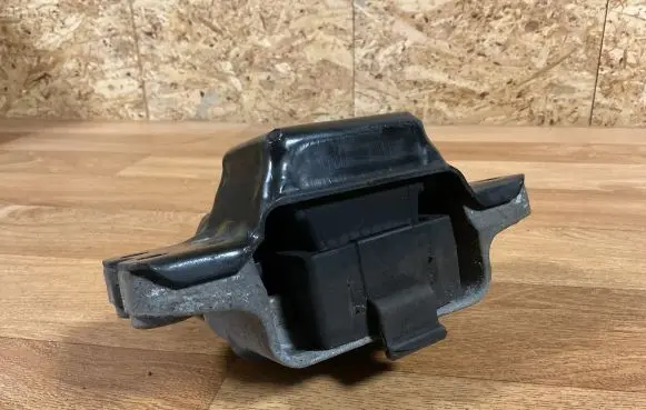 Volkswagen Golf V Engine mount bracket 1K0199555