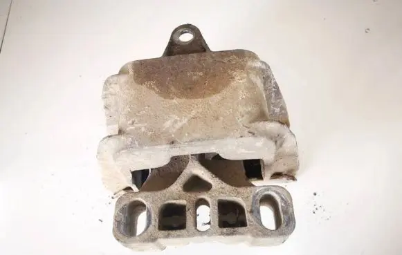 Skoda Octavia Mk1 (1U) Engine mount bracket