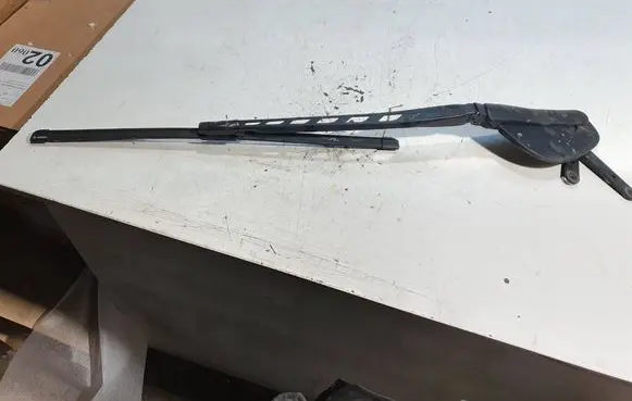 BMW 5 E60 E61 Front wiper blade arm 61617035103 179894