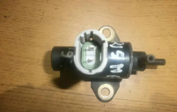 Volvo S40, V40 Turbo solenoid valve 7700875912