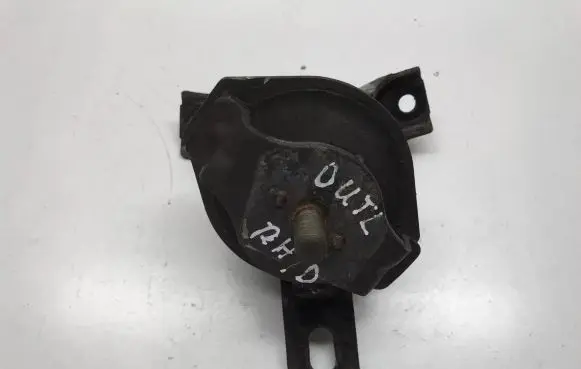 Mitsubishi Outlander Engine mount bracket
