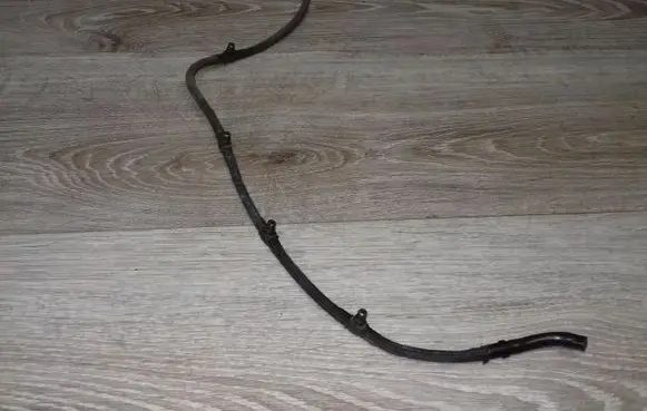 Volvo V70 Fuel injector supply line/pipe 