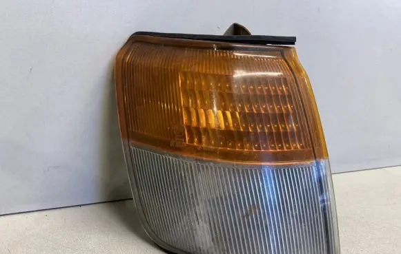 Mitsubishi Pajero Front indicator light 21037746