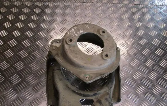 Peugeot 407 Engine mount bracket