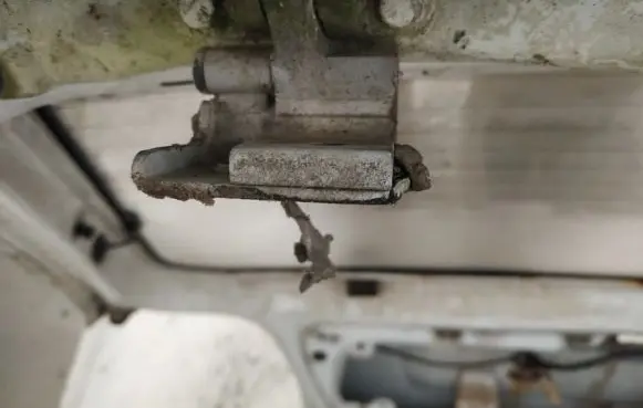 Volkswagen Golf III Tailgate/trunk/boot hinge