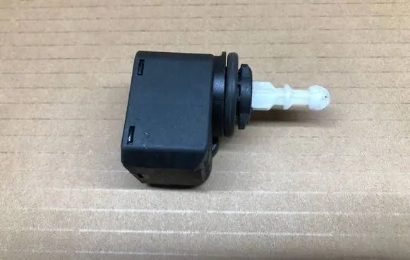 Volkswagen Polo V 6R Headlight level adjustment motor