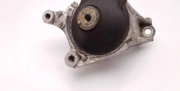 Honda Civic Engine mount bracket