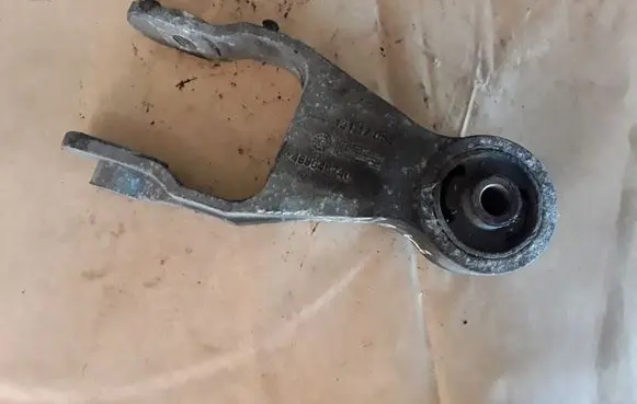 Opel Meriva A Gearbox mount 13117088 468646740