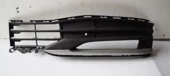 BMW 5 G30 G31 Front bumper lower grill 7385262BAX