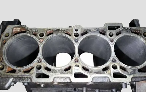 Opel Zafira C Engine block A20DTH 55565911