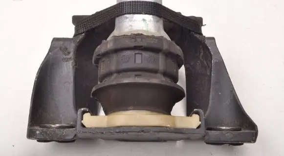 Volvo S90, V90 Engine mounting bracket 32137494