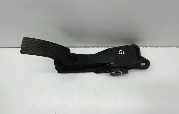 Mercedes-Benz GL X164 Accelerator throttle pedal A1643000004 ZGS009 0327