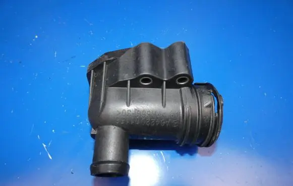 Engine coolant pipe/hose