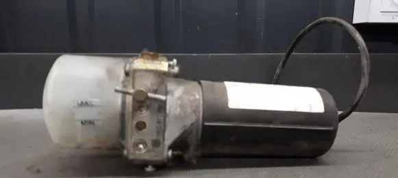 Volkswagen Jetta IV Convertible roof hydraulic pump 