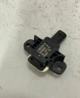 Mercedes-Benz ML W166 Airbag deployment crash/impact sensor A1668210351 56054084AA Q027T638501