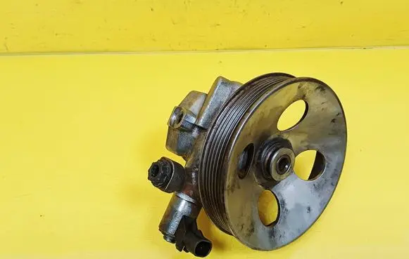 Chevrolet Lacetti Power steering pump 