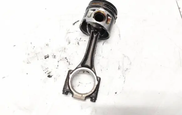 Volkswagen Golf Plus Piston with connecting rod