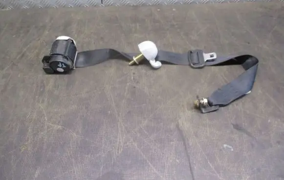Mazda 5 Rear seatbelt