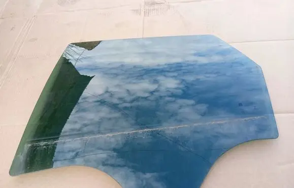 Opel Crossland X Front triangle window/glass 2019R