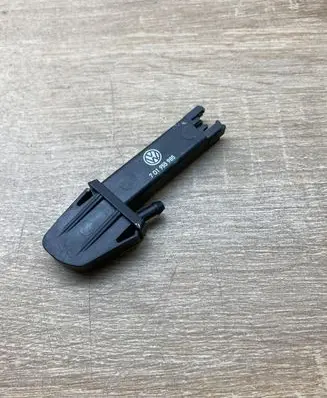 Volkswagen Transporter - Caravelle T4 Windshield washer spray nozzle 7D1955985