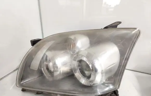 Toyota Avensis T250 Headlight/headlamp