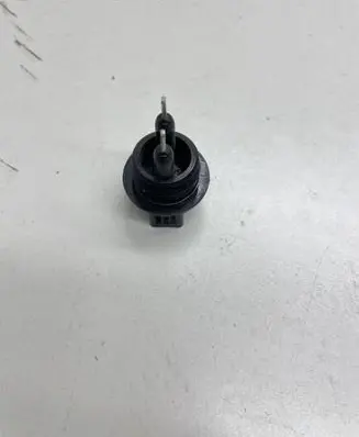 Volkswagen Jetta VI Windshield washer fluid level sensor 7M0919376