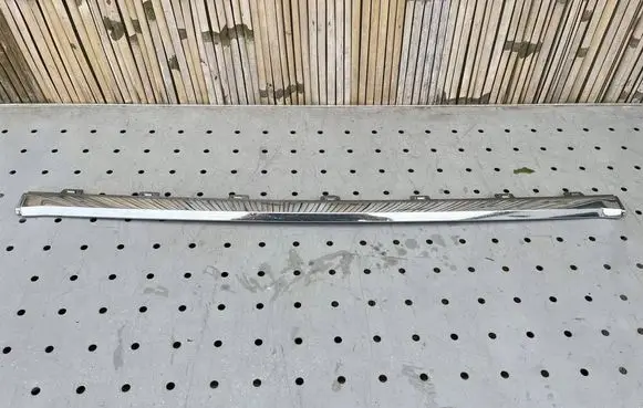 Volvo XC60 Front bumper splitter molding 32227904