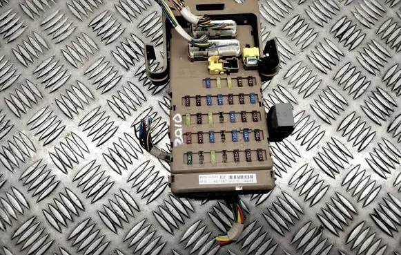 Subaru Legacy Fuse module 82201AJ000