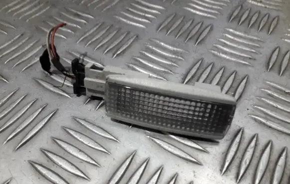 Volkswagen PASSAT B5 Other interior light 3b0947113