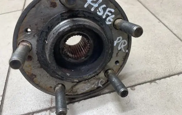 Hyundai Santa Fe Front wheel bearing hub 