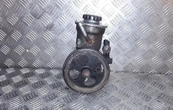 Toyota Avensis T250 Power steering pump 