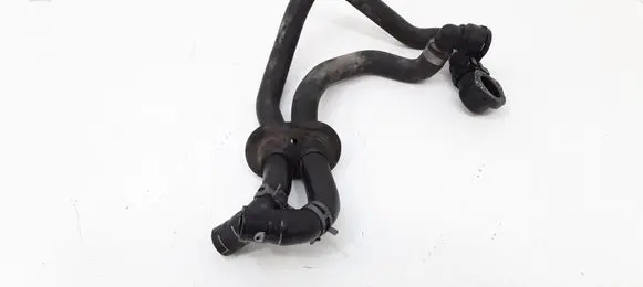 Volkswagen PASSAT B5.5 Engine coolant pipe/hose