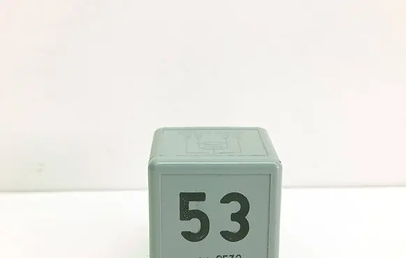 Volkswagen PASSAT B6 Other relay 141951253B