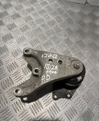 Engine mount bracket