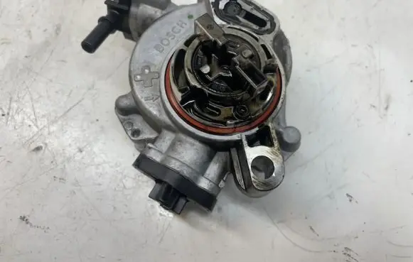 Citroen C5 Aircross Vacuum pump 9804021880