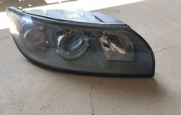 Volvo V50 Headlight/headlamp 30678913