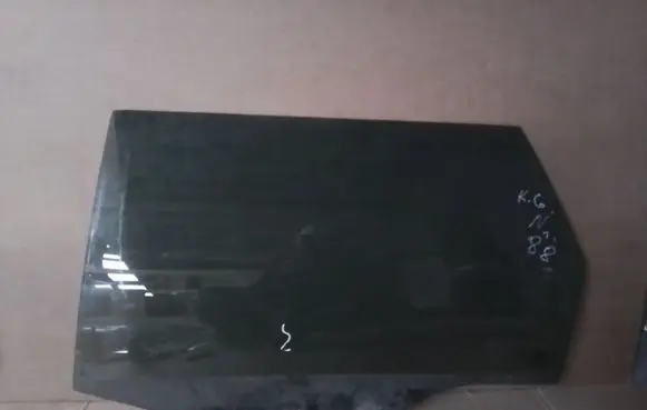 Toyota Avensis T220 Rear door window glass 43R007028
