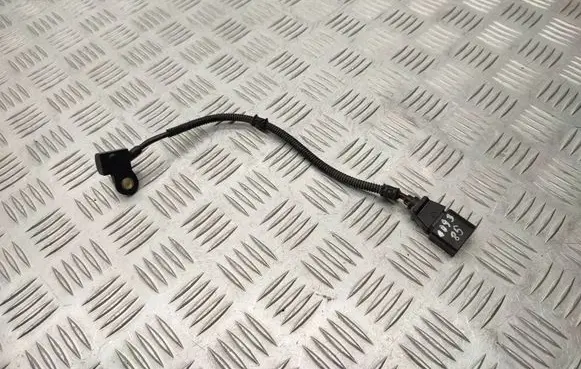 Skoda Fabia Mk2 (5J) Crankshaft position sensor 9805940