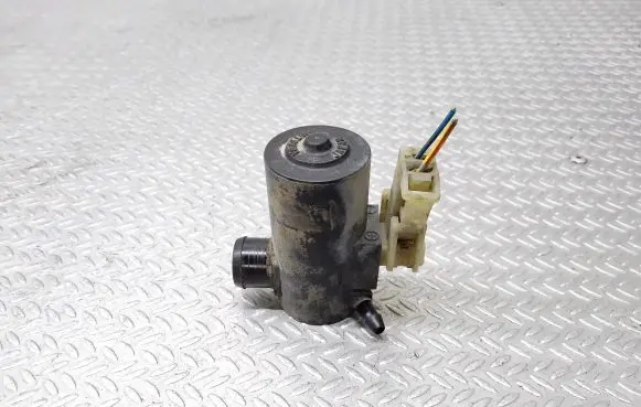 Suzuki Grand Vitara II Windscreen/windshield washer pump